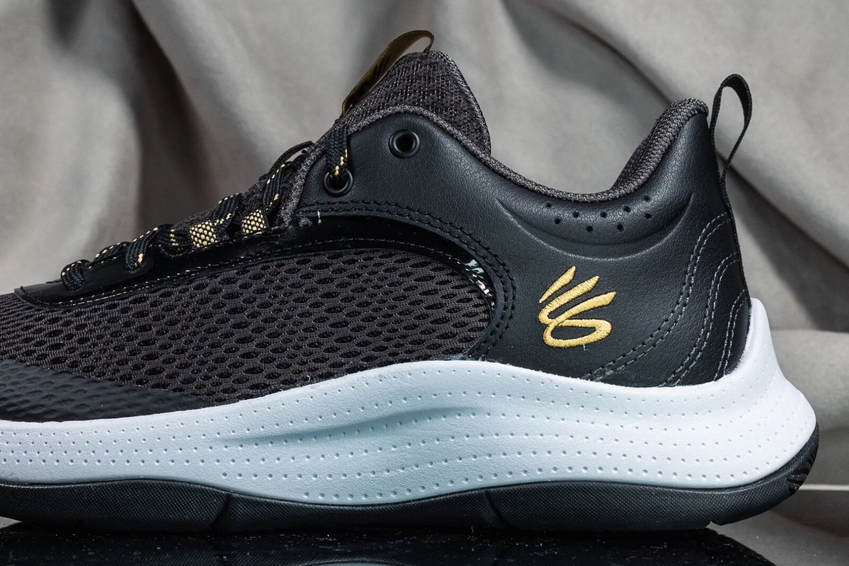 Boys youth hotsell under armour shoes