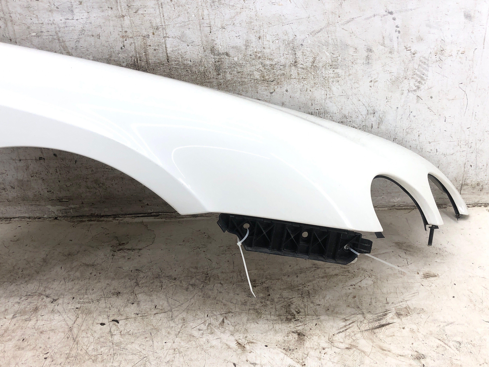 2006-2012 BENTLEY CONTINENTAL FLYING SPUR SPEED OEM RH RIGHT FENDER WHITE