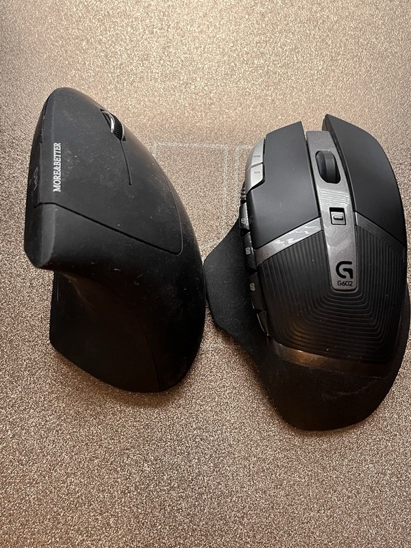 2 Pc Comuter Mice. Parts Only. USB Included With Both. Batteries Not Included