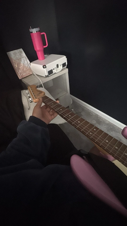 Guitarra eléctrica de 6 cuerdas Foto 2 de 4