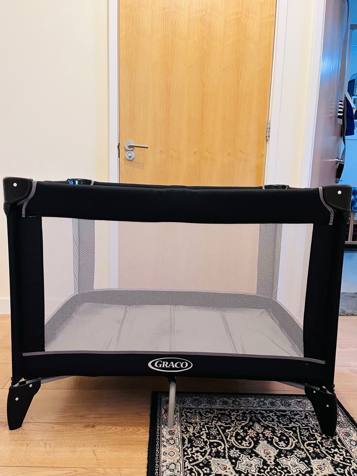 Graco FoldLite Unique Travel cot folds down super small, Birth to Approx. 3 Years, Midnight Fashion 21 Graco Compact Travel Cot Black/Grey with Mattress, Carry Bag & Original Box VGC