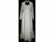 Size 6 Wedding Dress - Romantic Neo-Victorian 70s Antique Look Bridal Gown Train