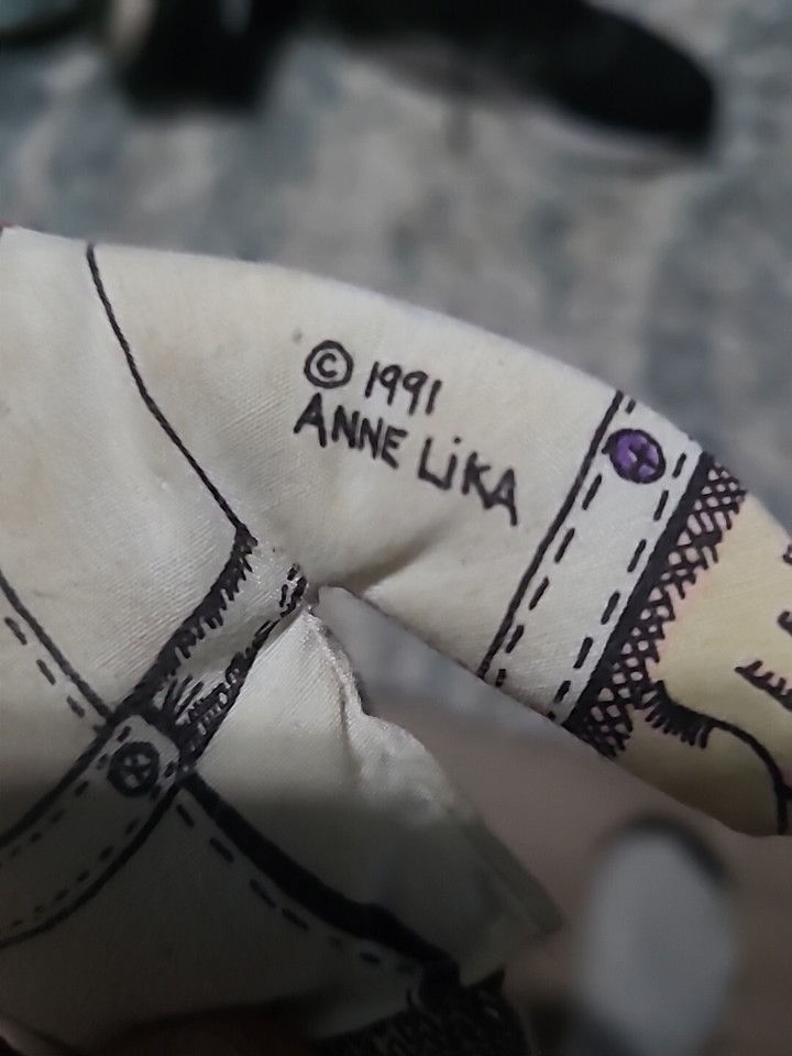 Vintage KITTY HOOKS Anne Lika Kitty Revenge Series Vet The Victim *See