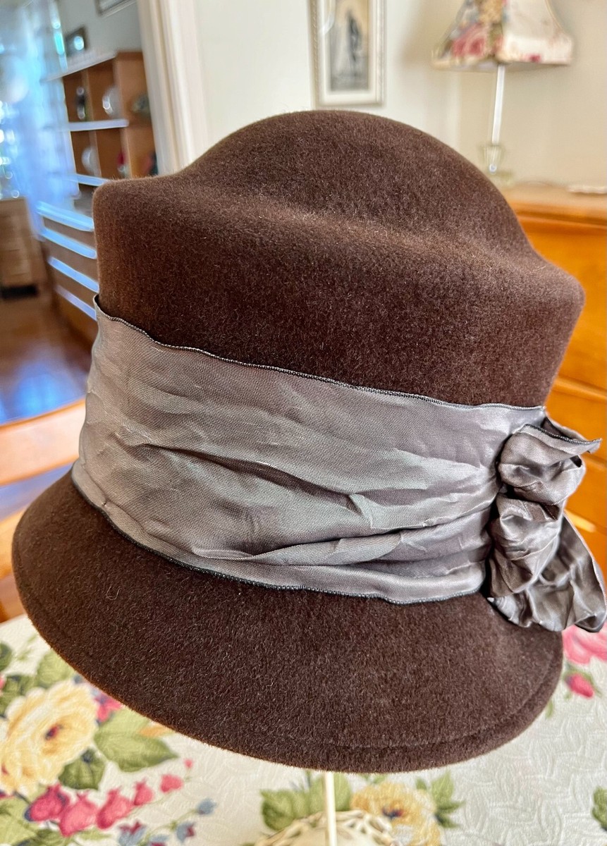 EUC Louise Green brown wool felt cloche hat LOUISE GREEN BROWN VELOUR FELT HAT EUC BROWN SILK BOW & GEMS  main image 2