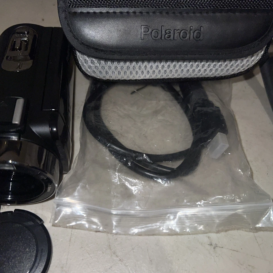 Polaroid 4K WiFi Digital Camcorder Black w/ Case, Charging Cable expired battery - Image 4 of 4