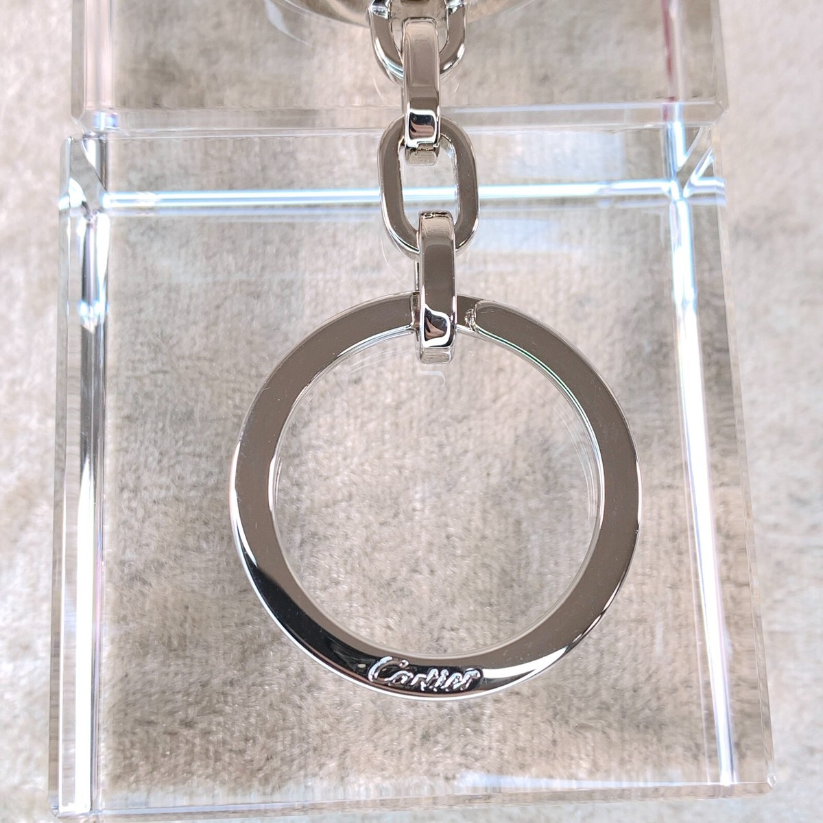 Cartier シルバー ロゴ型キーホルダー 専用ボックス付き Cartier Keyring Key Ring Silver 2C Logo Spinning with Case