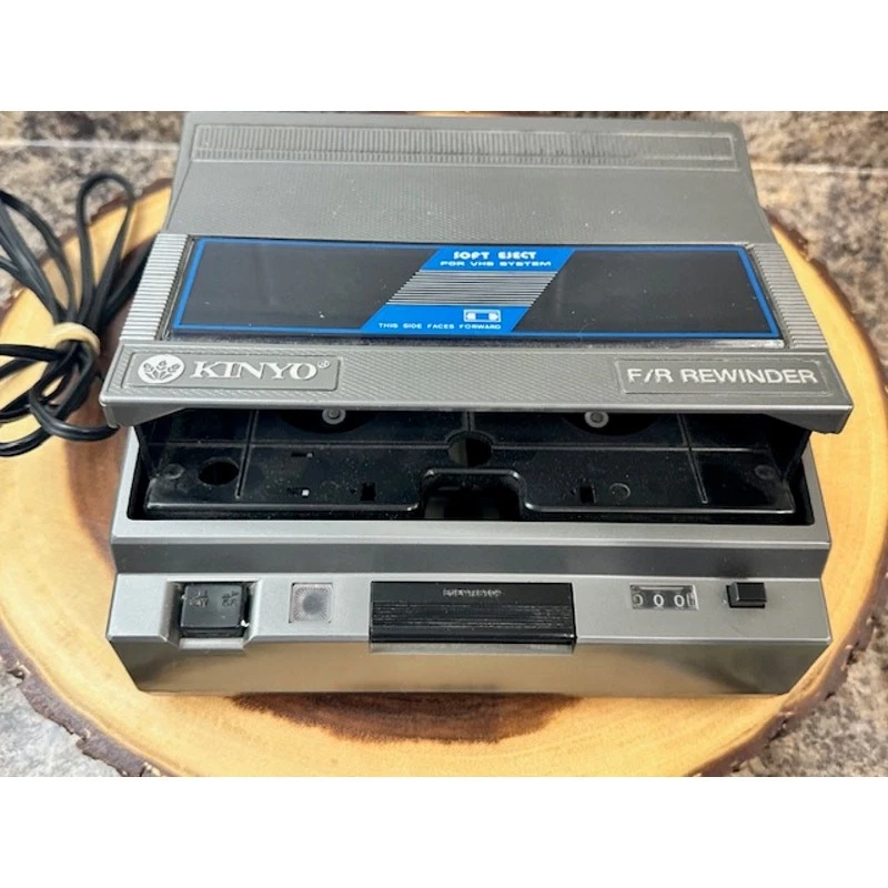Rebobinadora VHS Kinyo UV-512 80K5 expulsión suave y avance rápido de colección probada funcionando Foto 2 de 4