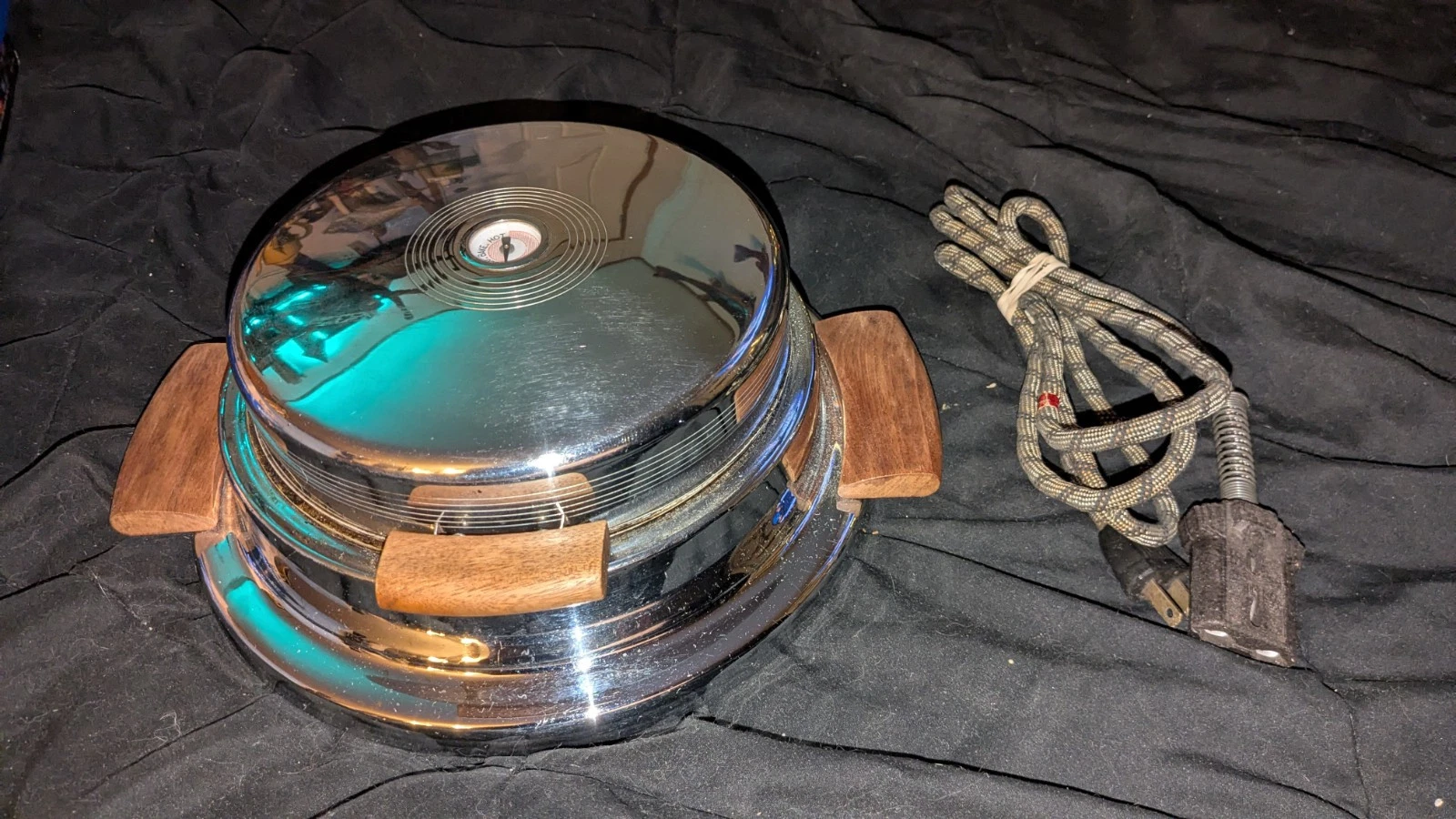 Heatmaster Waffle Iron 375 Very Rare Temp Window Nice Condition Works Great