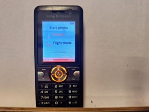 Handy Sony Ericsson V630i schwarz (Ohne Simlock) Smartphone