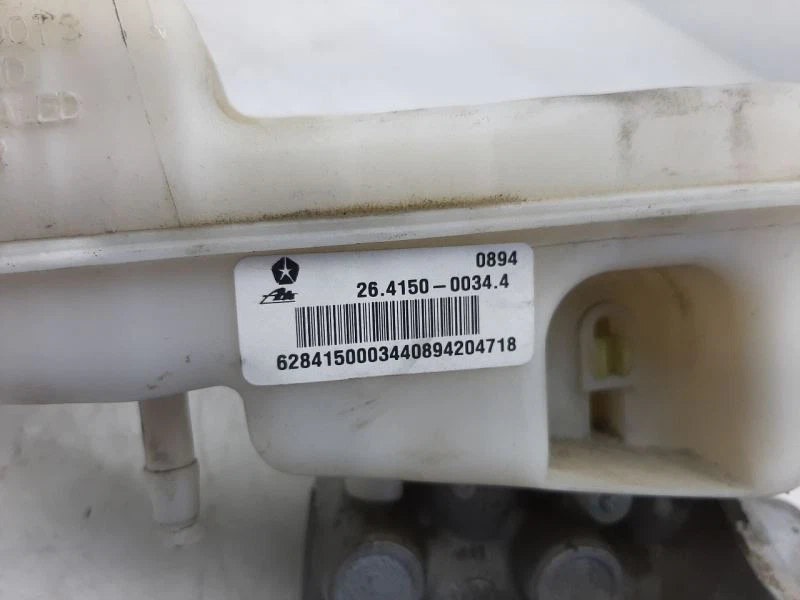 Cilindro maestro de freno estilo clásico 2,4 L para Jeep Patriot 20145 05175093AA Foto 3 de 4