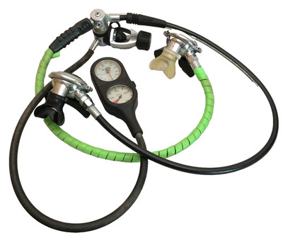 Scuba Pro Aqua Lung Matrix mit zwei Scuba Pro Atemreglern und Apekz Messgerät