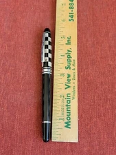 Vintage unbranded very beautiful fountain pen in good pre owned condition C3