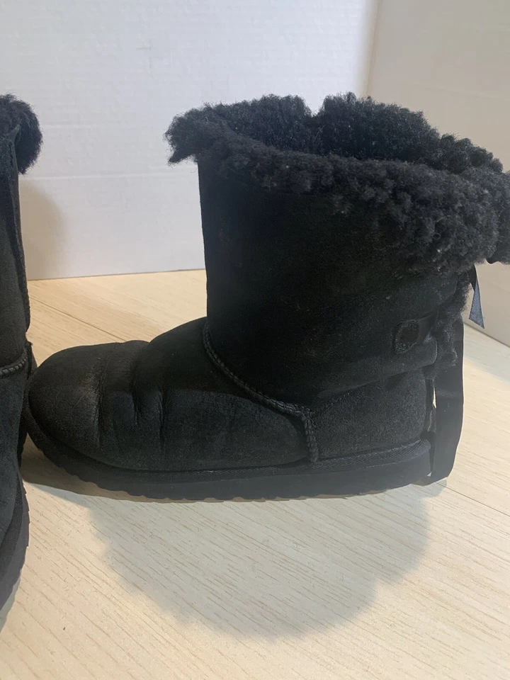 UGG Australia Women's Distressed BAILEY BOW Black Sheepskin Ankle Boots Sz 6/36 - Image 4 of 4