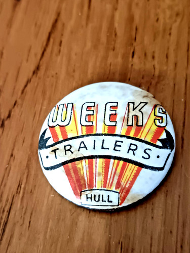 WEEKS Trailers of Hull pin badge 1960s