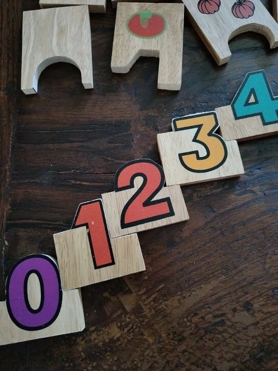 Gioco formativo per bambini 2-4 anni in legno - Immagine 3 di 4