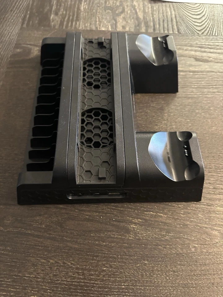 Soporte Vertical Para PS4, Ventilador Con Controlador Estación Cargador Foto 4 de 4