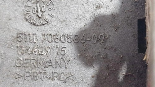 BMW 5 E60 Abdeckkappe Scheinwerferwaschanlage rechts 7060586 3.00 34173966