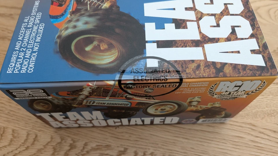 Team Associated RC10 40 Year Anniversary Edition, new in box, sealed - Bild 2 von 4