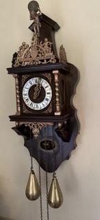 Vintage Wanduhr im niederländischen Stil mit Messinggewichten und Ketten