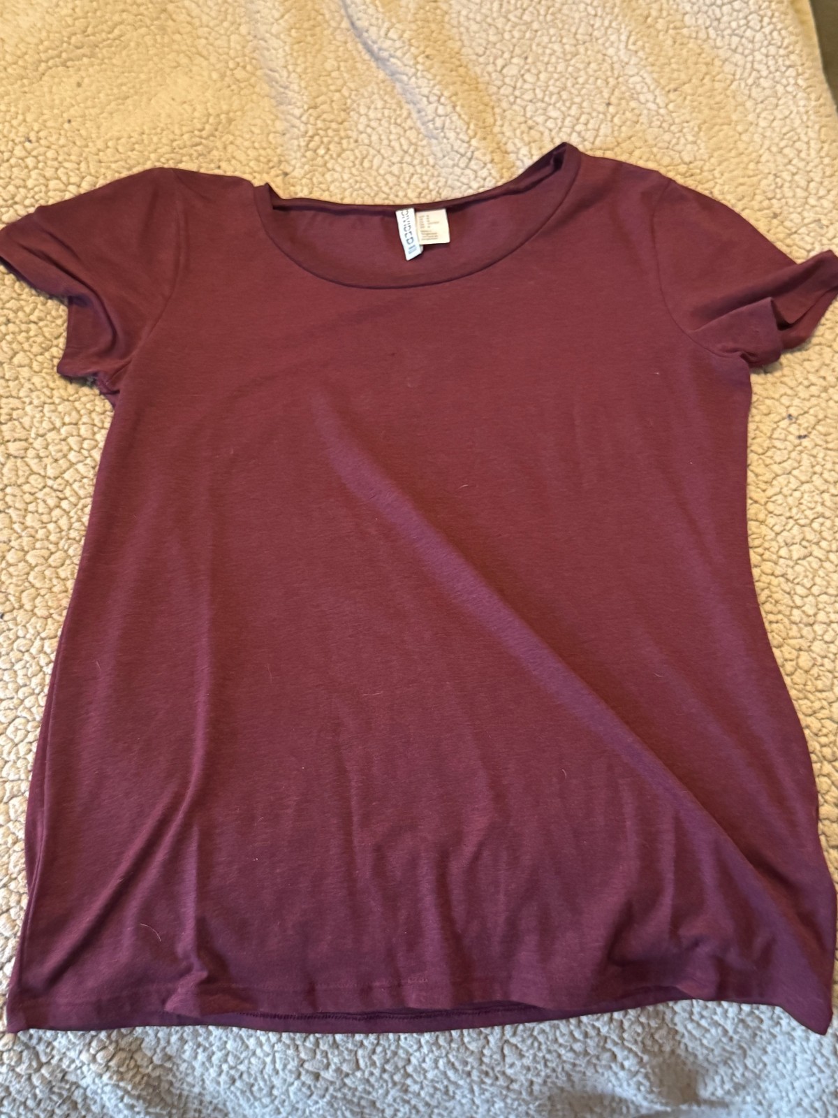 H&M Divided Women’s Medium M T-Shirt Burgundy Wine Short Sleeve Basic Tee