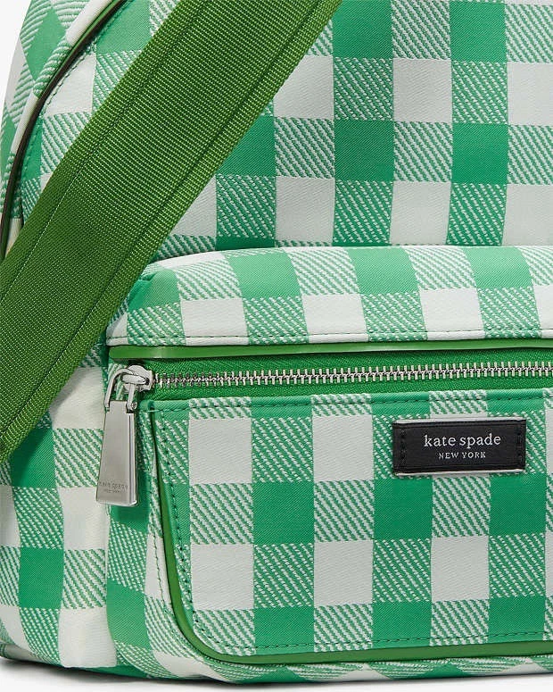 Bolso de mano Kate Spade estampado de guinga, carcasa y forro de poliéster. Org $ 278 Foto 3 de 4