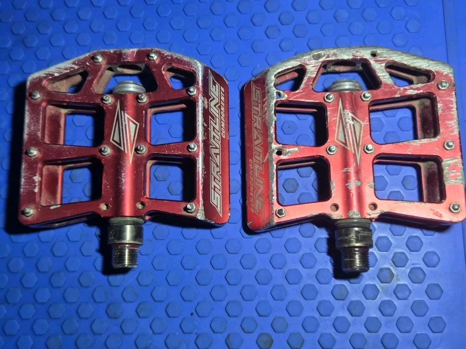 Pedales de descenso Straitline Defacto de colección rojos Foto 4 de 4