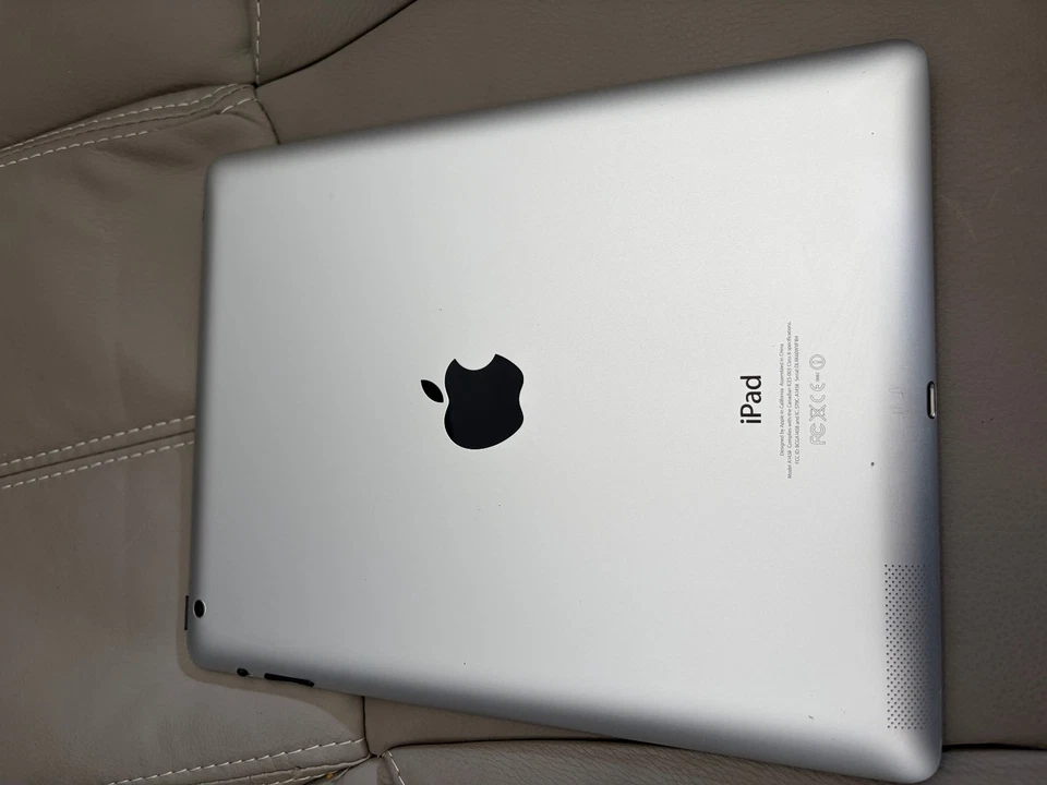 Apple iPad (4th generation) · 64GB · Wi-Fi, photo 2 sur 3