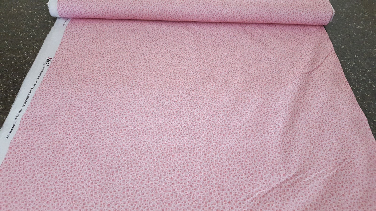 Jasmine's Garden BTY P&B Textiles Tonal Pink Circle Bubble Blender