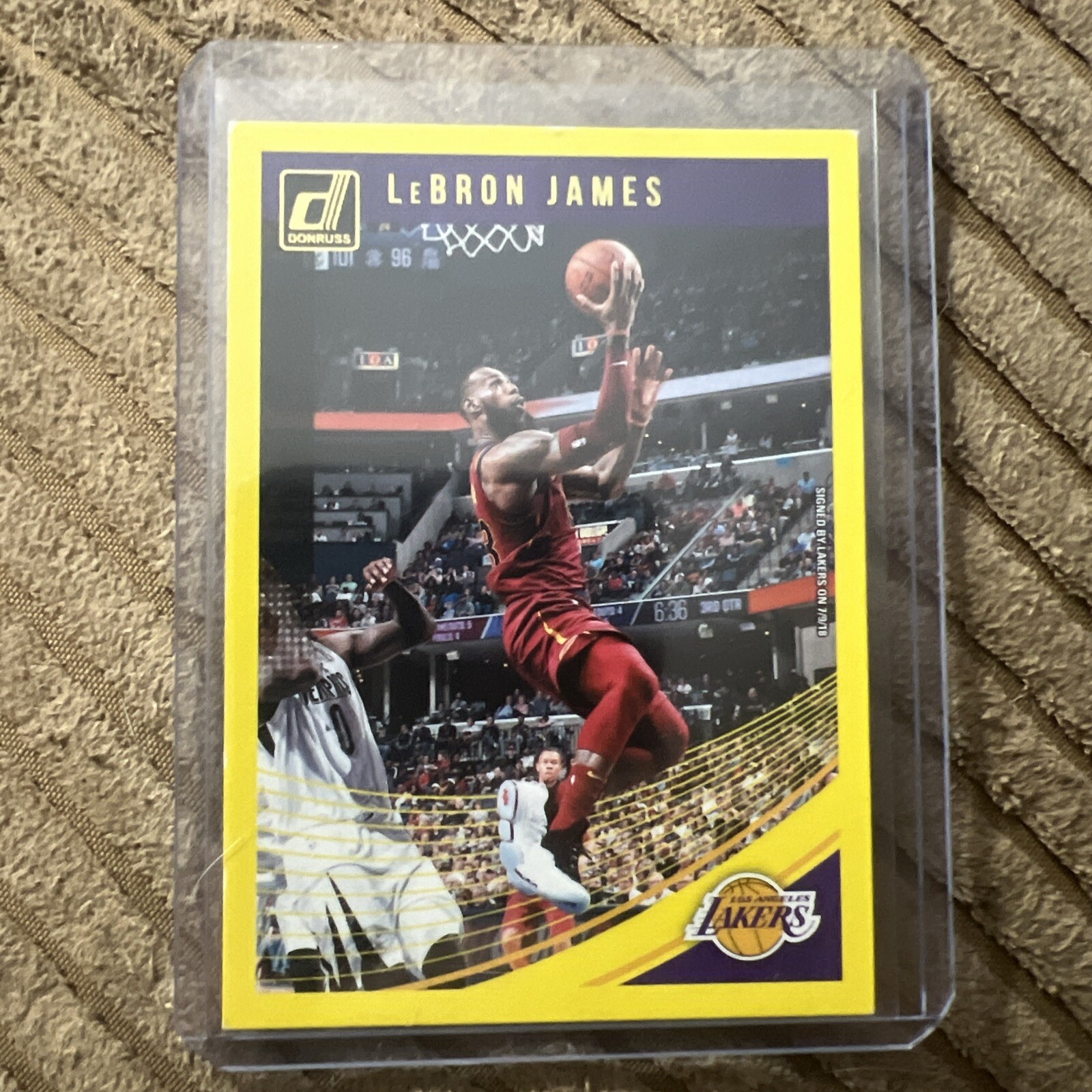 2018-19 Panini Donruss - Yellow Flood #94 LeBron James