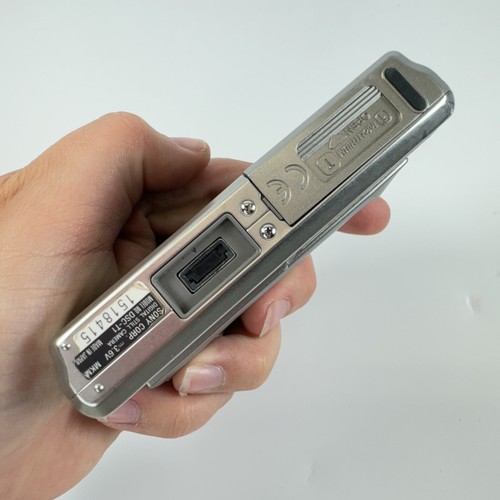 Sony Cyber-Shot DSC-T1 5.0MP Digital Camera Silver FOR PARTS REPAIR TURNS ON REA - Picture 6 of 6