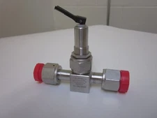 Nupro Swagelok SS-BNT8FR8 Bellows Sealed Valve with Toggle Handle, 1/2" FVCR,