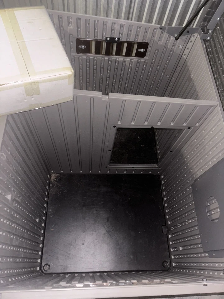 Casa grande de lujo para perros exterior protegida ped grande aislado Foto 3 de 4