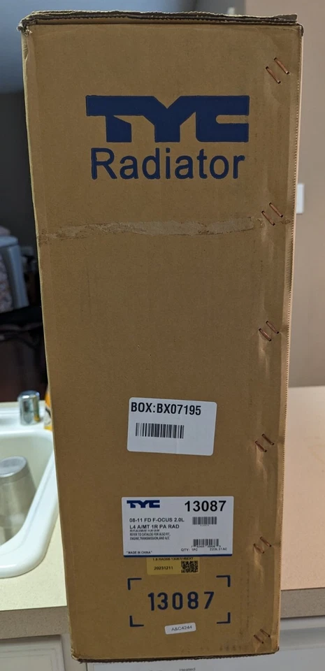 Radiador TYC para Ford Focus 2008-2011 - Nuevo - Envío gratuito - Ajuste directo Foto 2 de 3