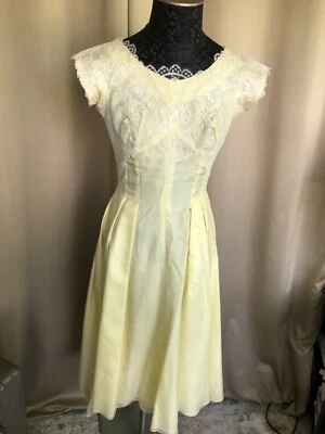 Robe Vintage Dentelle Années 60 - Taille 38 - Blanc Rétro - Très Bon état