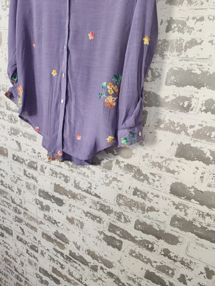 Figueroa & Flower Tunic Top Size Small Purple Embroidered Floral Feminine Button - Image 4 of 4