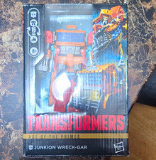 Hasbro Transformers Age of the Primes Wreck-Gar Junkion Voyager Class Figure