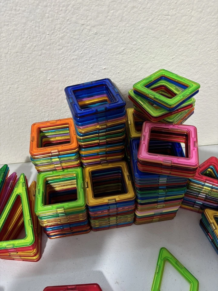 Magformers Azulejos Magnéticos Lote de 260 Piezas Triángulos Cuadrados y otras marcas Foto 3 de 4