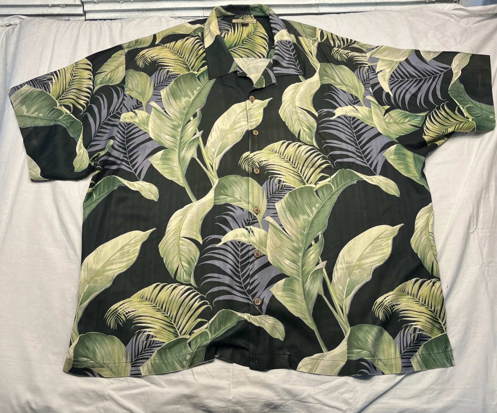 Tommy Bahama Shirt Mens Large Black Silk Palm Print Hawaiian Button Up Camp
Opens in a new window or