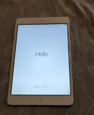 Apple iPad mini 1st Gen. 16GB, Wi-Fi, 7.9in - White & Silver (CA)