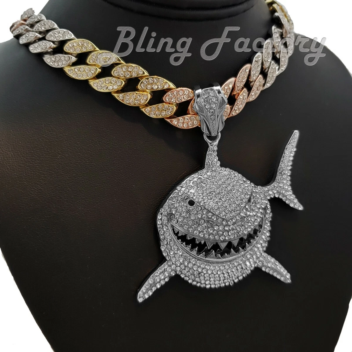 6ix9ine Shark pendant 18