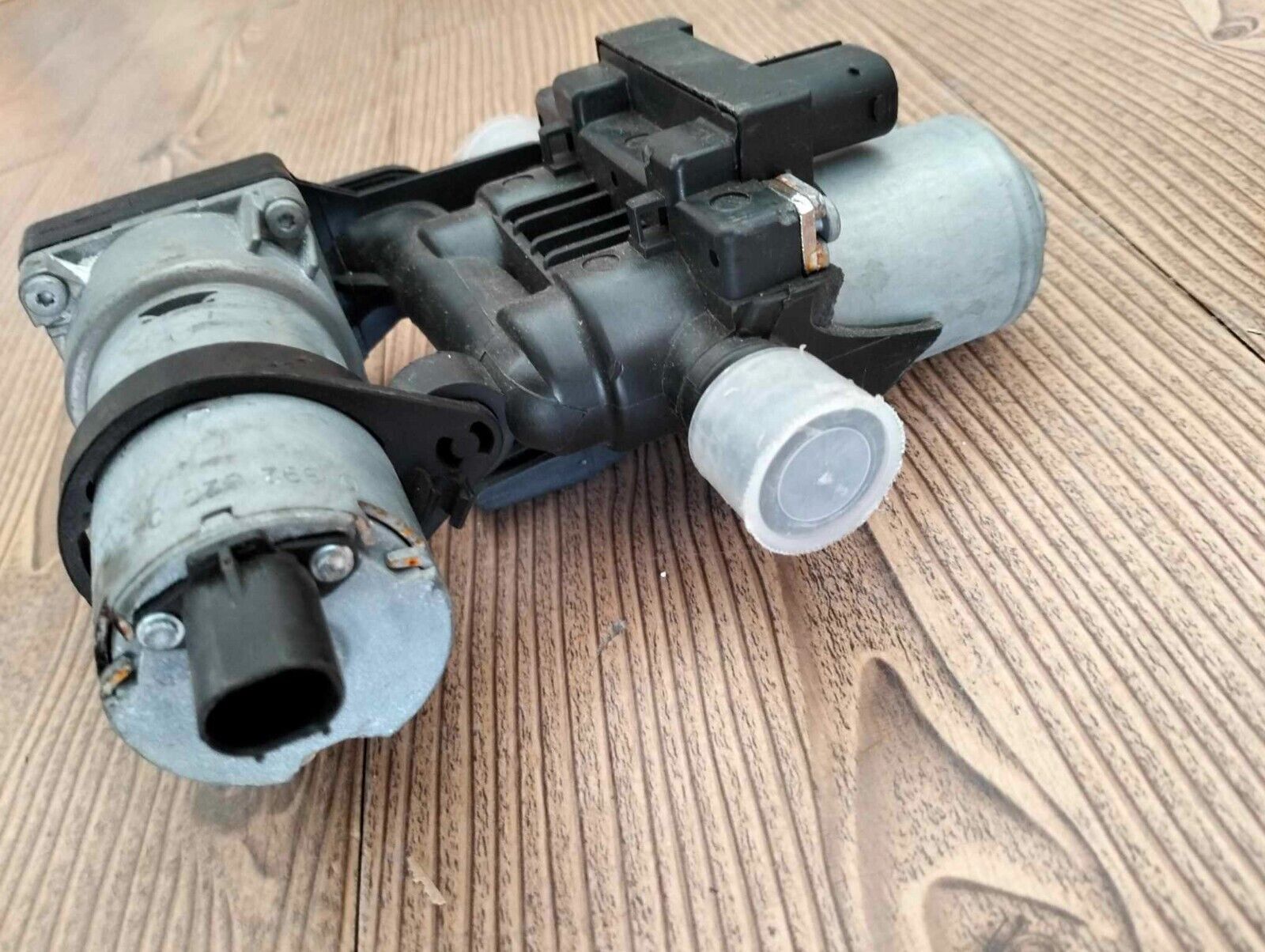 BMW Wasserventil mit Zusatzwasserpumpe (64118374994) online kaufen 