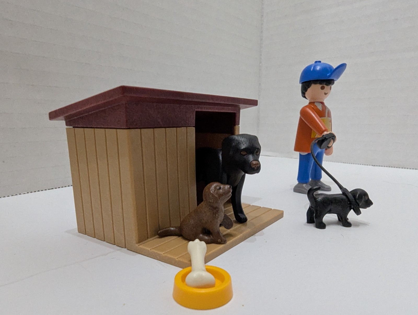 Playmobil 5125 Set Casetta per Cani da Fattoria con Personaggio Tre Cani Accessori foto 6