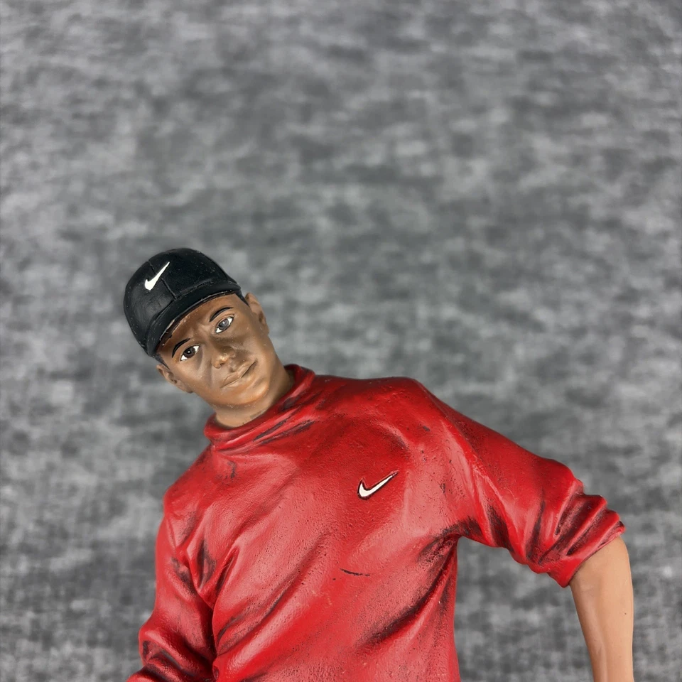 Upper Deck Historical Beginnings - Tiger Woods 1997 Masters Championship Estatua Foto 3 de 4