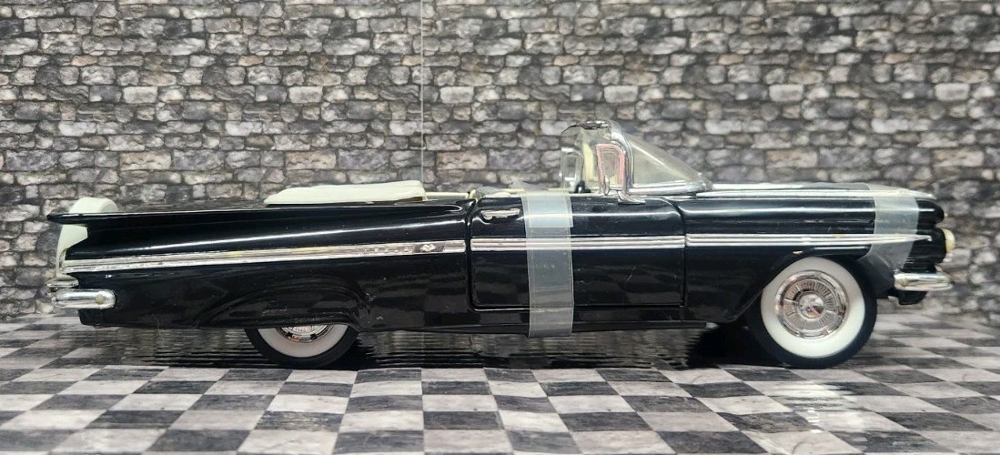 Yat Ming 1:18 Scale Road Signature Blk 1959 Chevrolet Impala Convertible [Loose]