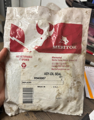 GENUINE Meritor R945007 Oil Seal 573714C91 2502761C1 (C60) New Oem Genuine Part
