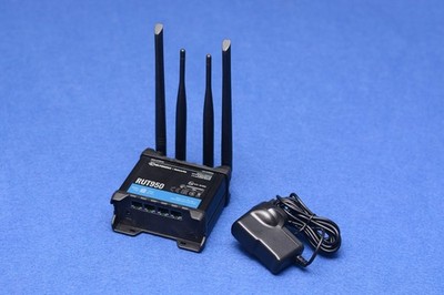 Teltonika RUT950 Dual SIM 4G Router mit WLAN mit Netzteil und Antennen