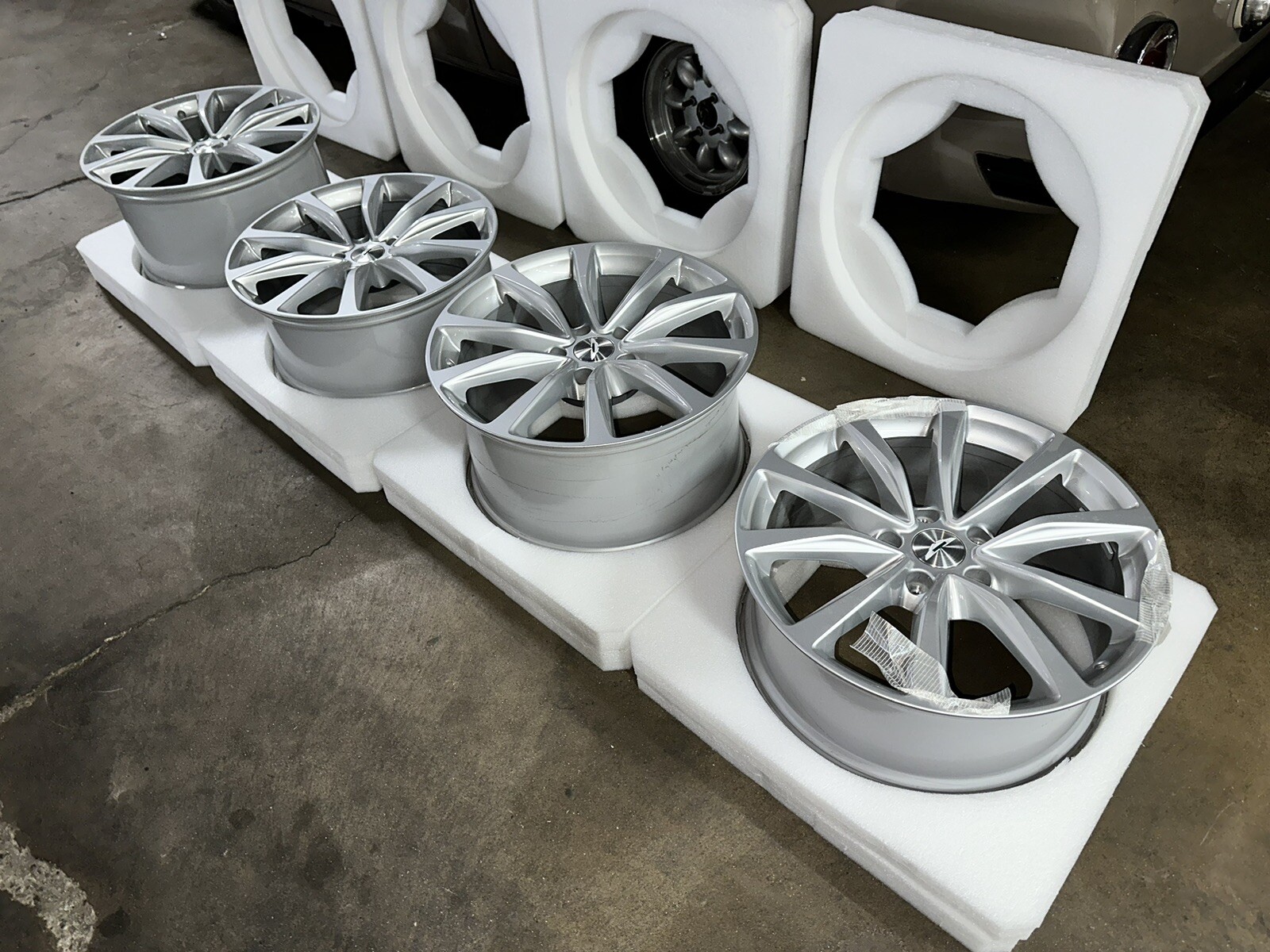 2022 Aston Martin Oem Wheels