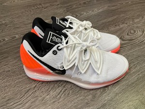 kyrie 5 tennis shoes