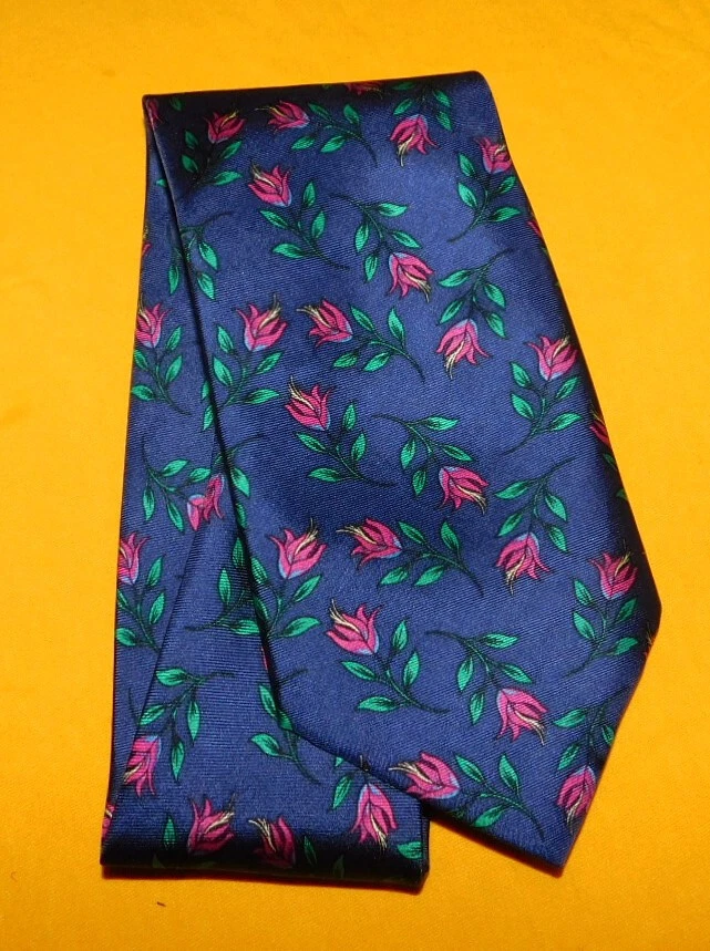 CORBATA FLORAL CUADRADA AZUL/ROJO/VERDE EMBAJADA PARA HOMBRE - CORBATAS PARA EL CUELLO - CORBATAS DE DISEÑADOR. Foto 2 de 3