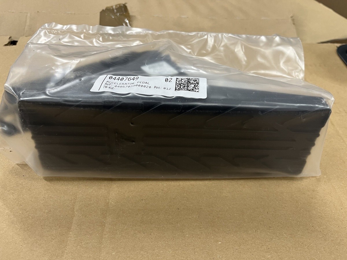 New OEM Deutz Accelerator Foot Pedal 04407649, 225539, D, TD